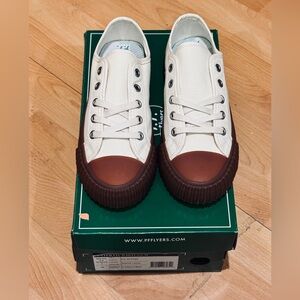 PF flyer center Lo White Gum sneakers men’s 4.5 / woman’s 6 EU 37 canvas low top